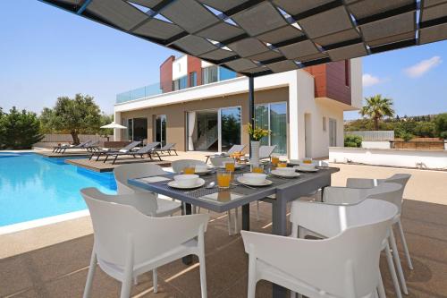 Royal Oasis Villa