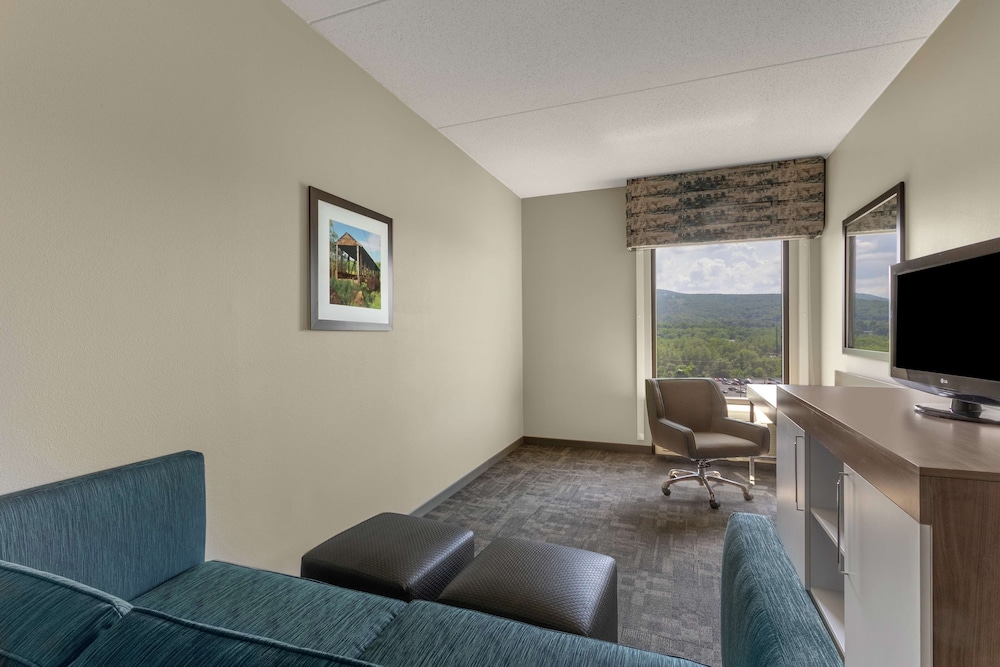 Hampton Inn Bedford - photo 16