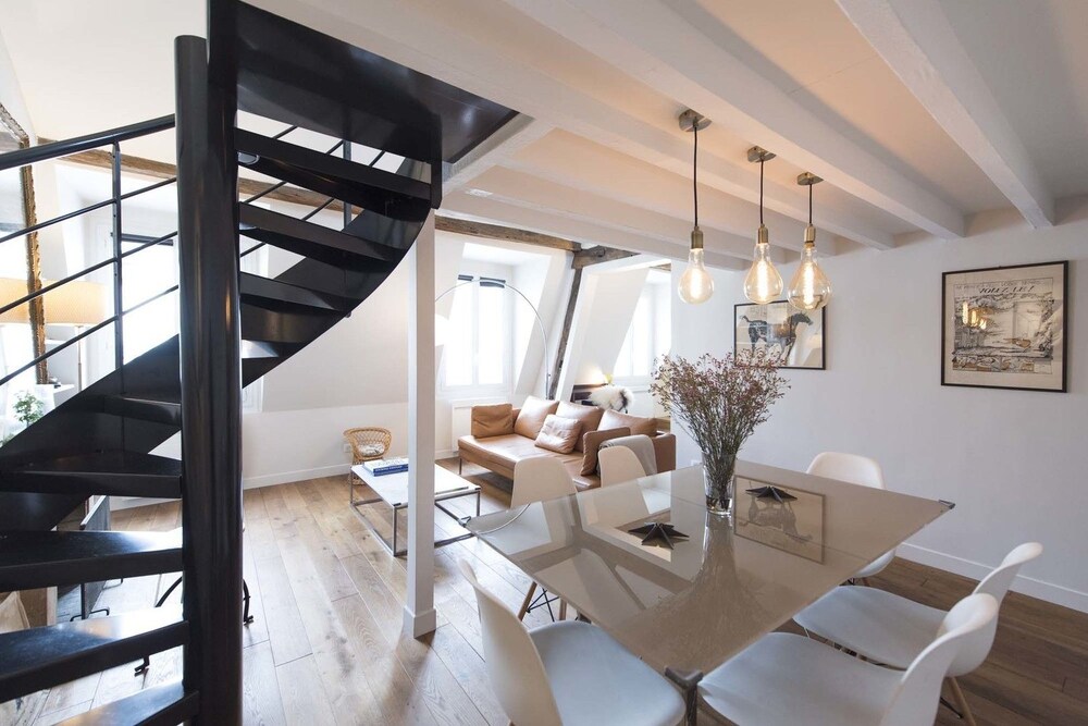 Eiffel Tower Duplex - carbon neutral hotel in Paris