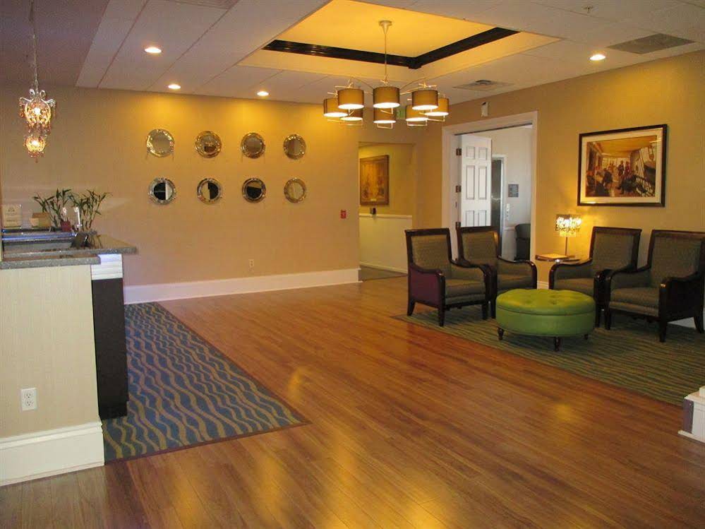 Best Western Plus San Pedro Hotel & Suites - photo 11