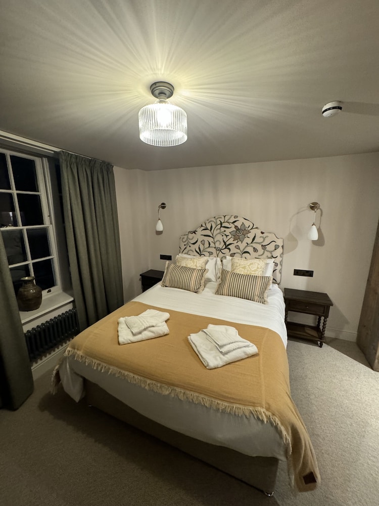 The White Lion Hotel — hotel in Worcester
