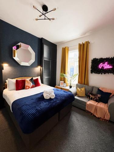 A&A Luxury Stay Rosedale St Chic Modern City Centre Neon Decor — 4-Star Luxury Hotel in Sunderland, United Kingdom