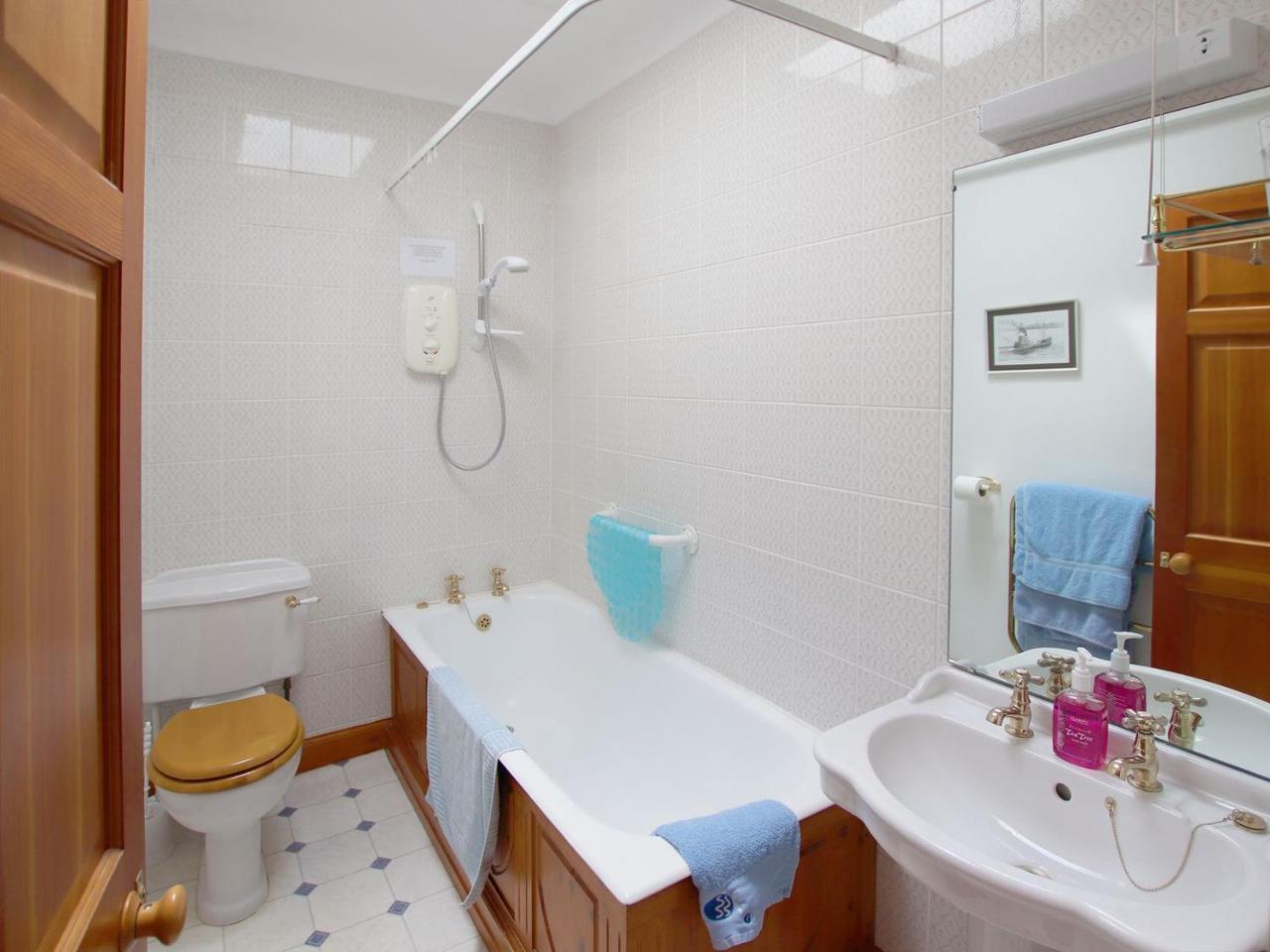 Conheath Gatelodge Cottage — 4-Star Luxury Hotel in Dumfries, United Kingdom