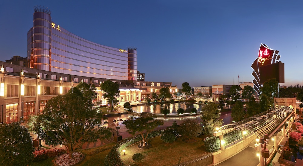 Royal International Hotel — 4-Star Luxury Hotel in Shanghai, People's Republic of China