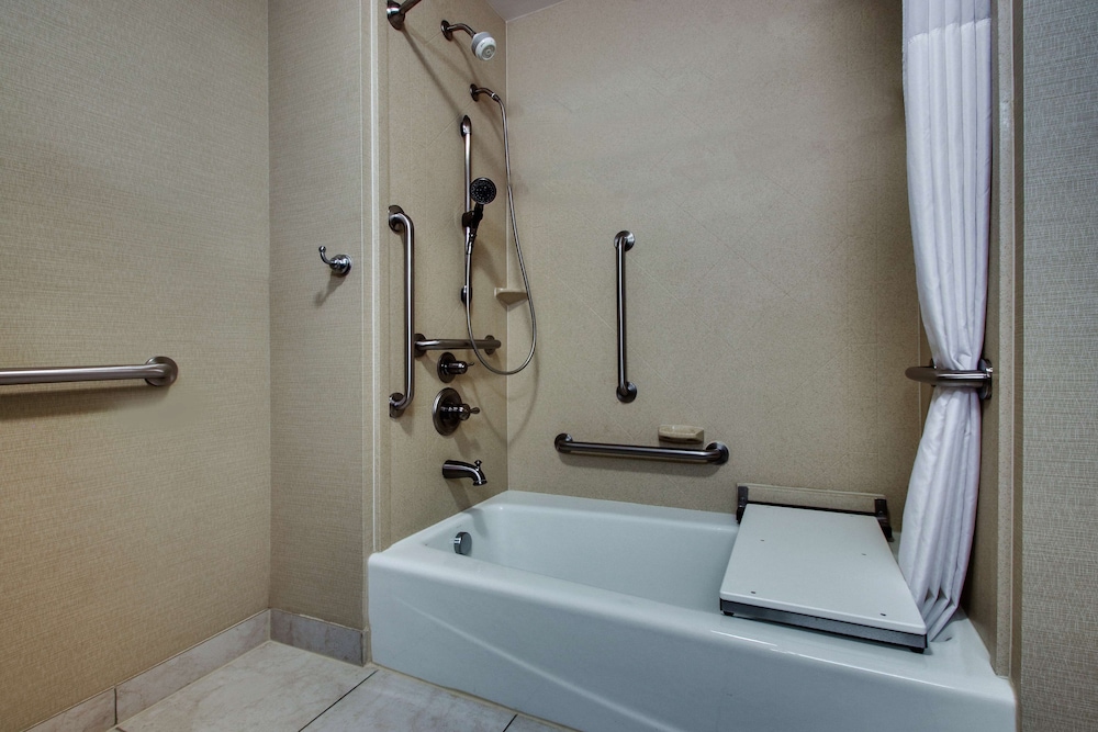 Hampton Inn Vernon - photo 19