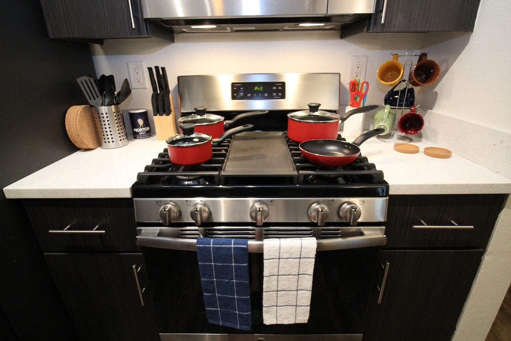 La Westwood Deluxe Suites - photo 8