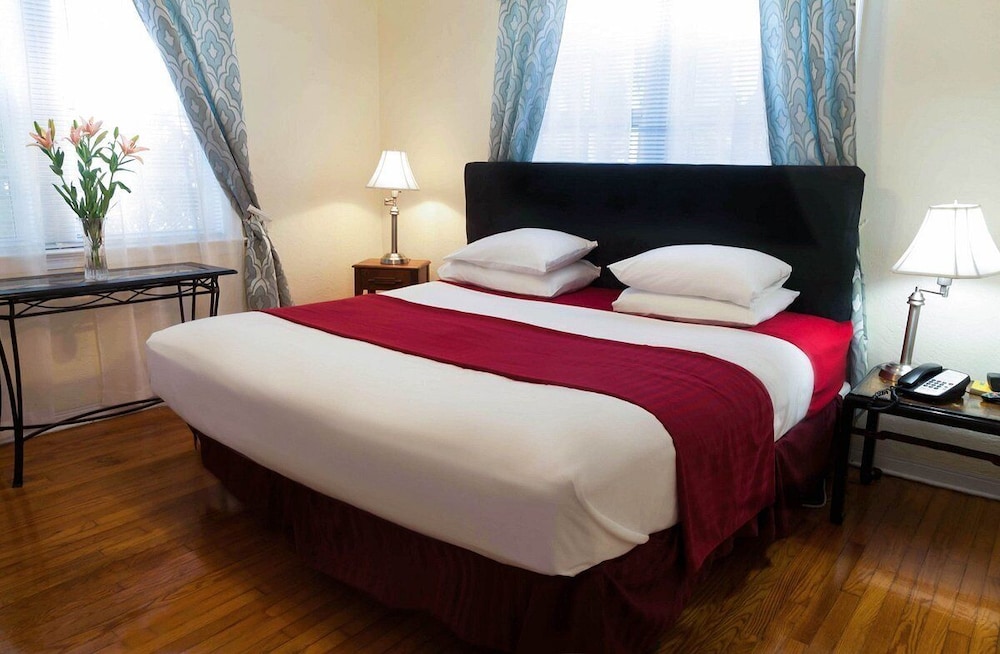 Baltic Hotel - last minute hotel in Miami Beach