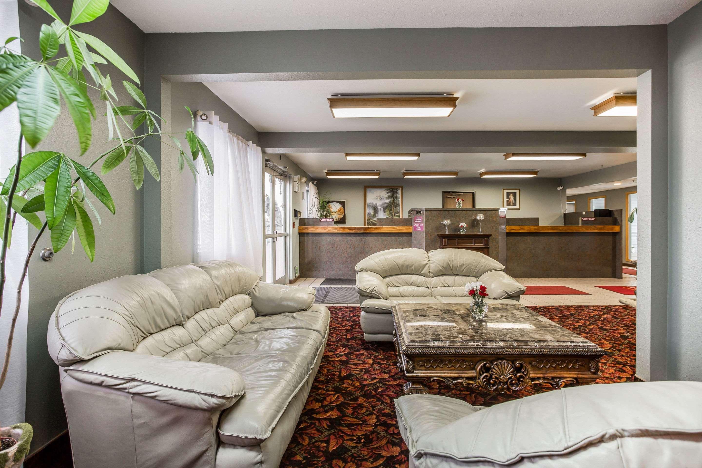 Econo Lodge Laramie WY - photo 27
