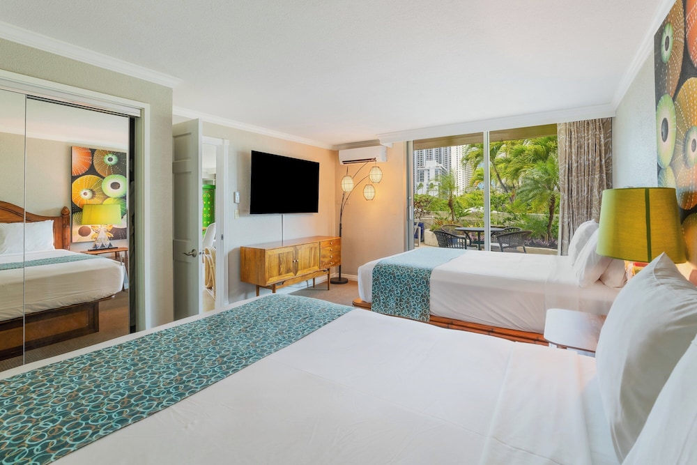Luana Waikiki Hotel & Suites - photo 52