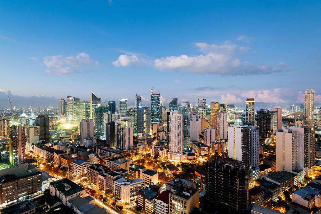 BGC Beautiful Large 1 Bedroom Condo Sleeps 3 Adults — 4-Star Luxury Hotel in Manila, Philippines