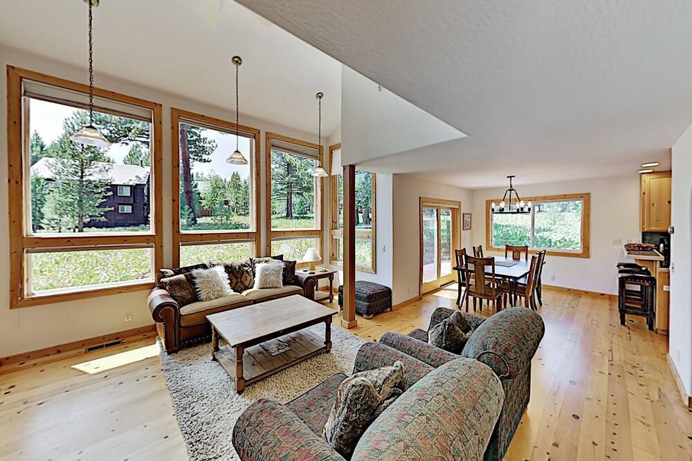 Tahoe Donner Luxury Sleeps 14 Hot tub 3100 sqft - photo 14