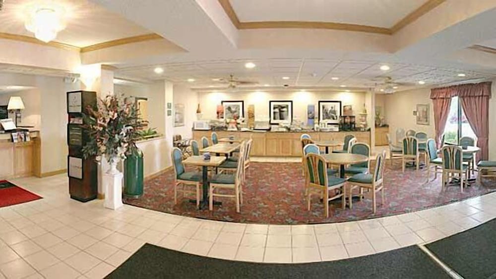 Hampton Inn Sturgis Lagrange Area - photo 36