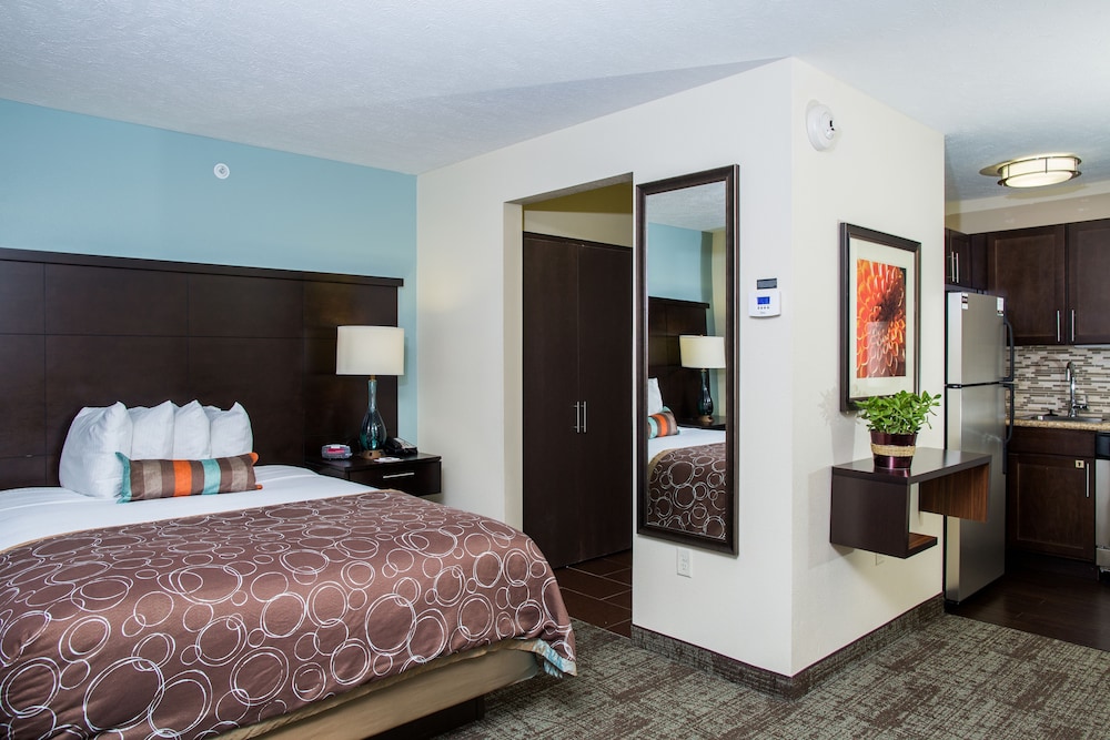 Staybridge Suites Lincoln Northeast an IHG Hotel - photo 4