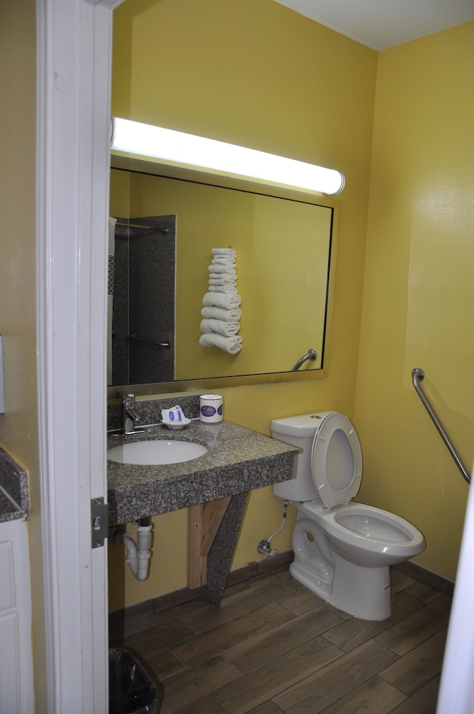Plantation Suites & Conference Center - photo 29