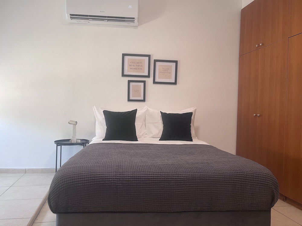 Phaedrus Living: Hoopoe Residencies 102