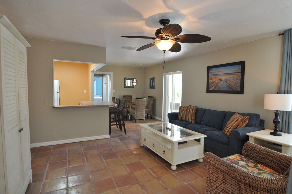 Lido Islander Inn - photo 42