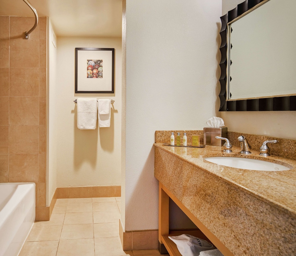 DoubleTree by Hilton Hotel Berkeley Marina - photo 44