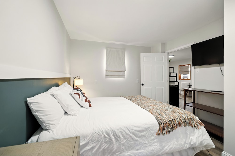 Hillside Motel LLC - photo 37