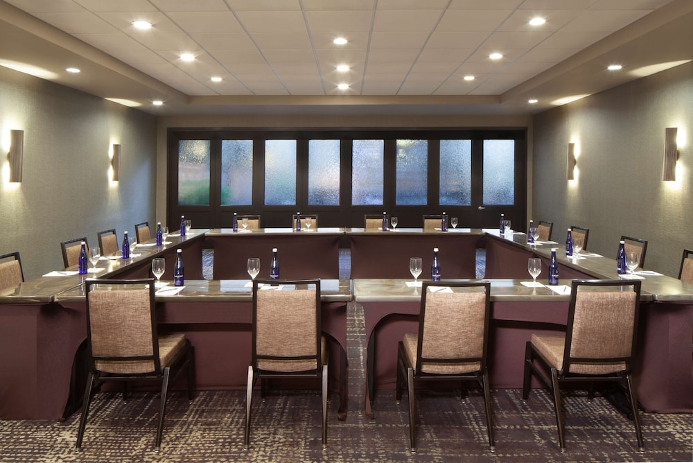 Embassy Suites by Hilton Philadelphia Airport - photo 58