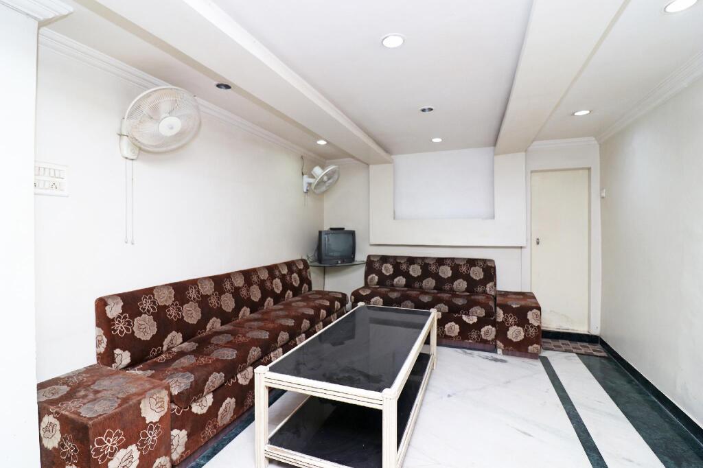 OYO 13657 Hotel Radhika in Raipur, India