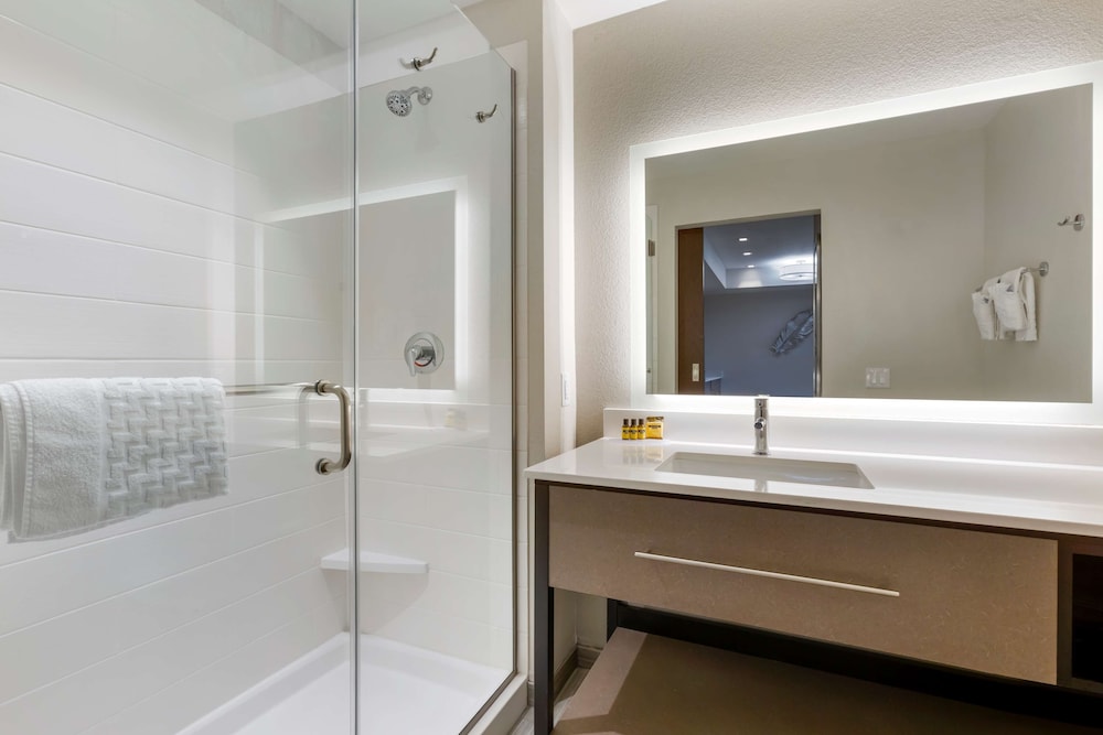 Best Western Plus Executive Residency Phoenix North Happy Valley - photo 42