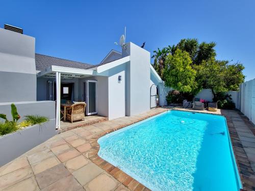 Strand Boat House — 4-Star Luxury Hotel in Cape Town, South Africa