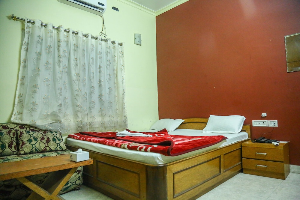 Townhallpartypalace & hotel peace garden in Birganj, Nepal