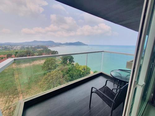 Delmare Beachfront Bangsaray Premium Condominium — 4-Star Luxury Hotel in Sattahip, Thailand