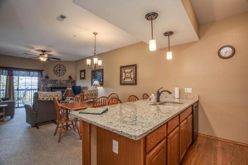 2BR Village At Indian Point 1106 near SDC Free Tickets Daily up to 500 in Branson, United States