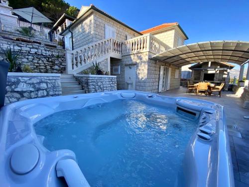 Villa FJERA sea view hot tubs terrace BBQ — 4-Star Luxury Hotel in Pucisca, Croatia