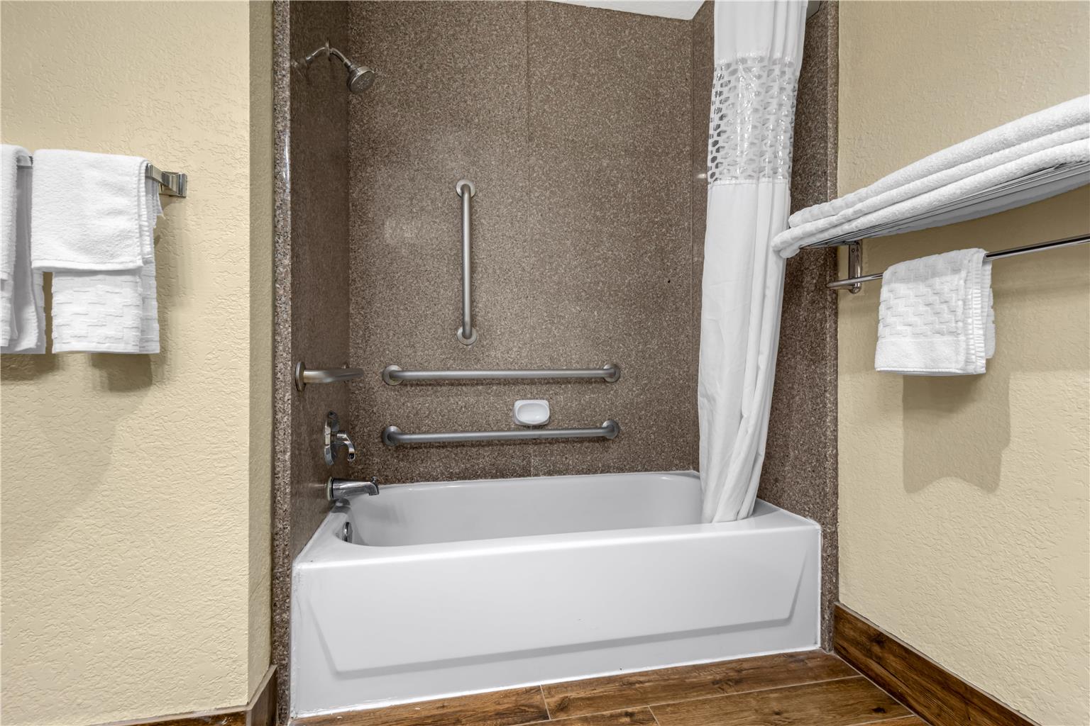 Best Western Plus Shamrock Inn & Suites - photo 35