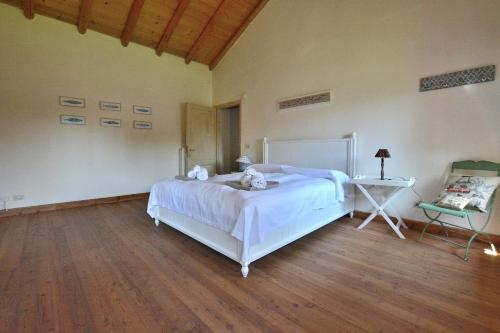 Rustico Villa Marciaga With Pool — 4-Star Luxury Hotel in Costermano, Italy