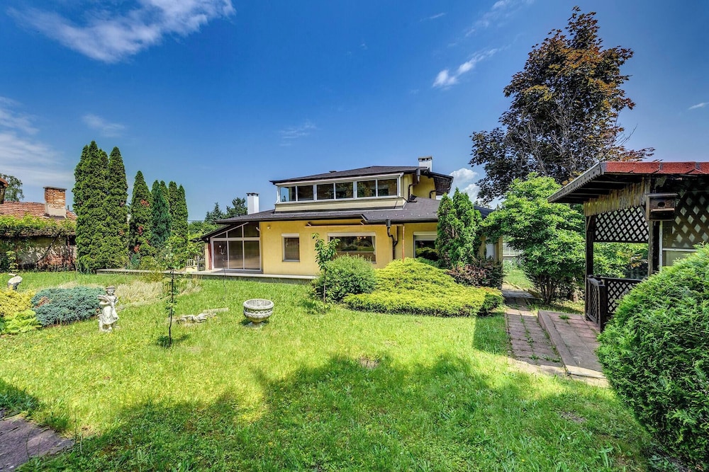 Villa Boyana City & Relax with Hot Jacuzzi and Sauna by BookVillaBG — 4-Star Luxury Hotel in Sofia, Bulgaria