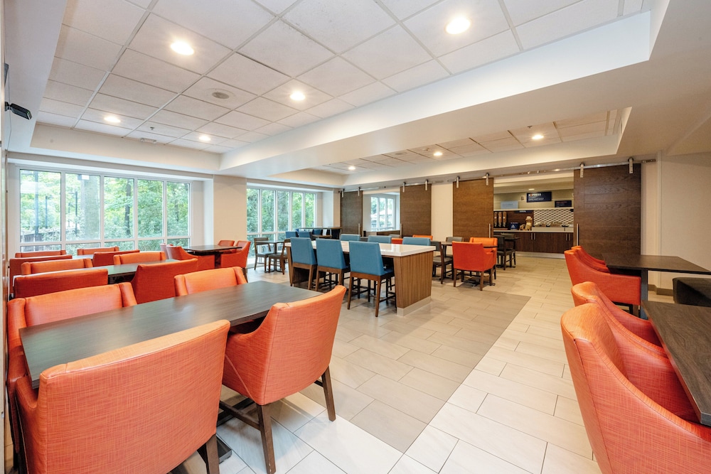 Holiday Inn Express & Suites Charleston Northwoods by IHG - photo 40