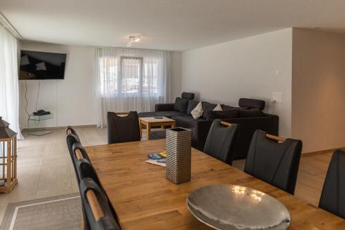 Mönch Apartment Aare Jungfrau AG — 4-Star Luxury Hotel in Wilderswil, Switzerland