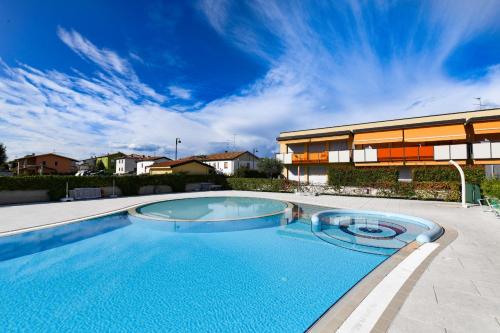 Residence Benacus Apt F4 — 4-Star Luxury Hotel in Sirmione, Italy
