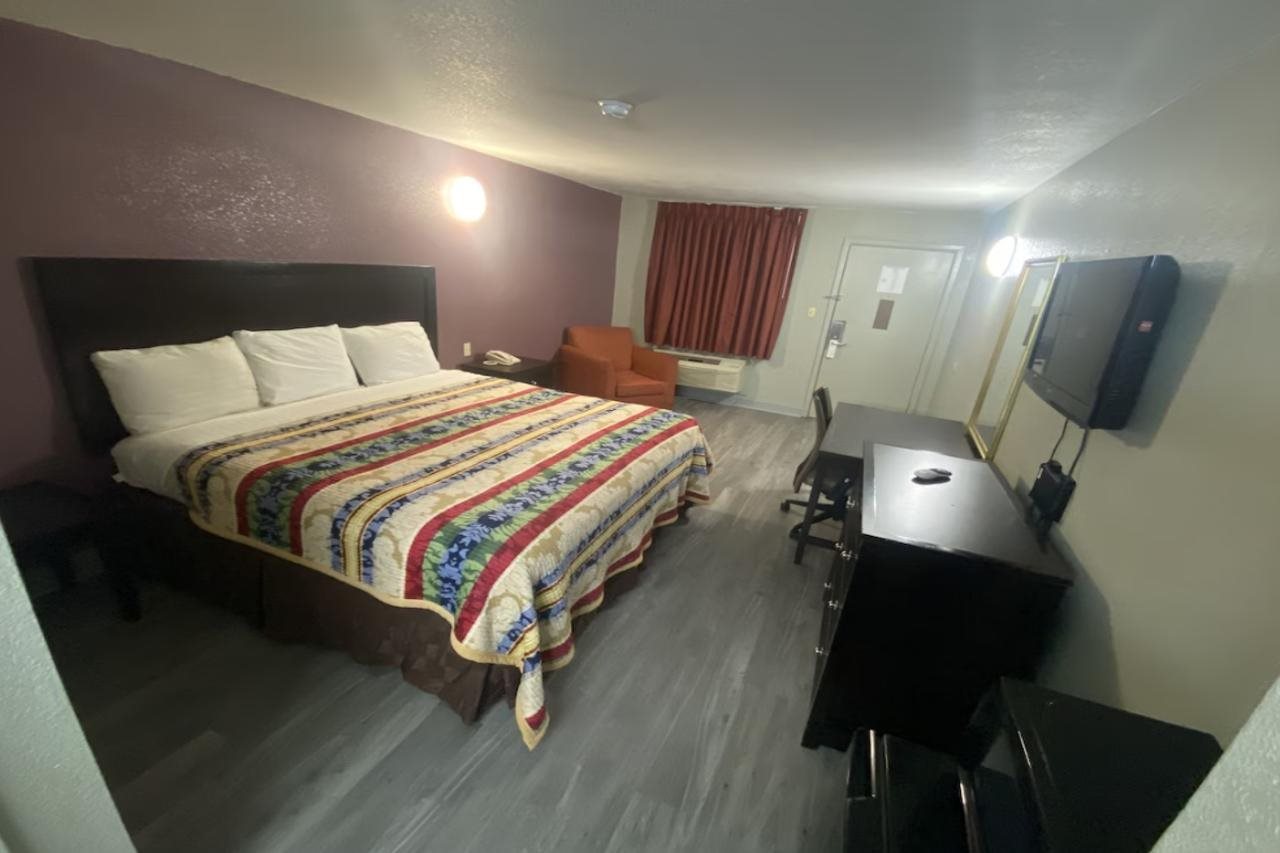 Diamond Inn - photo 11