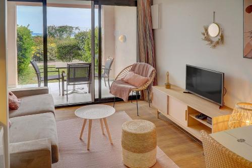 IMMOGROOM 2 Rooms renovated Pool Terrace Garden Parking — 4-Star Luxury Hotel in Cannes, France