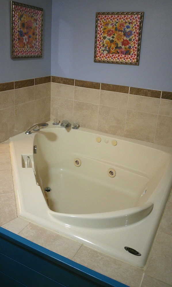 Lil Black Bear Inn - photo 106