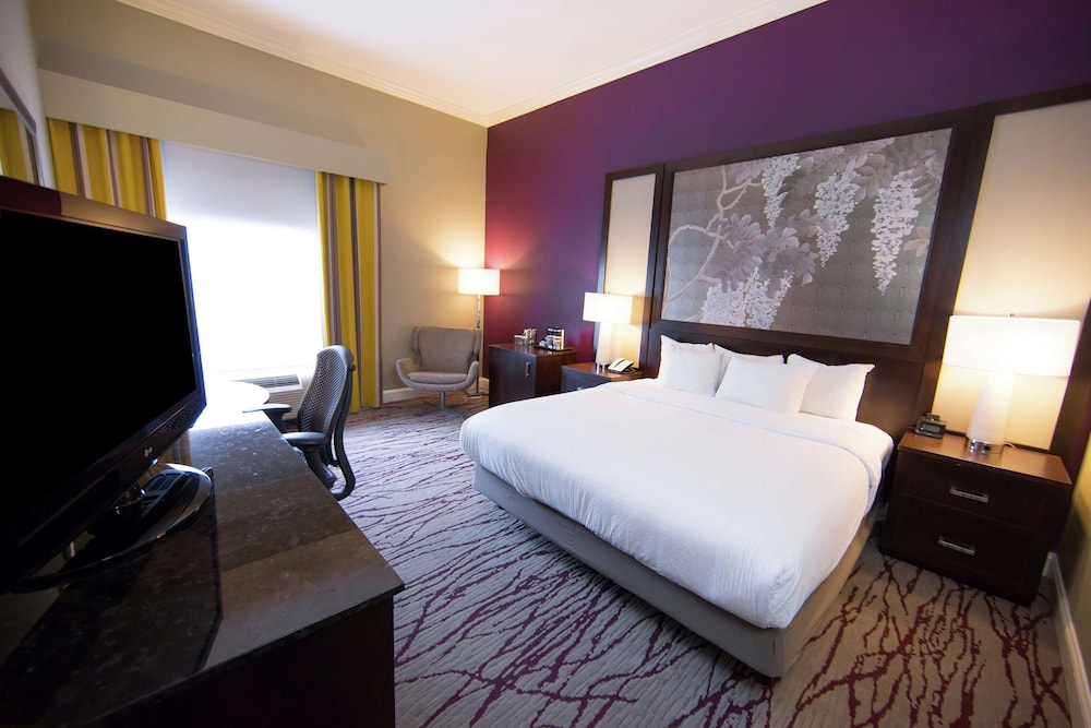 DoubleTree by Hilton Hotel Savannah Historic District - photo 18
