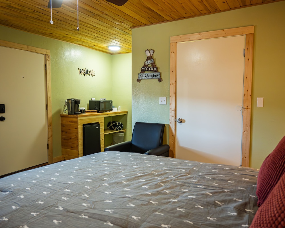 Rusty Buck Inn - photo 33