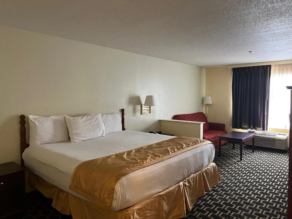 America's Best Inn Of Fairfield Birmingham - photo 9