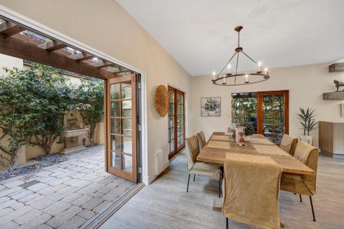 Downtown Villa di Lusso 4BR Luxury Home — 4-Star Luxury Hotel in Palm Springs, United States