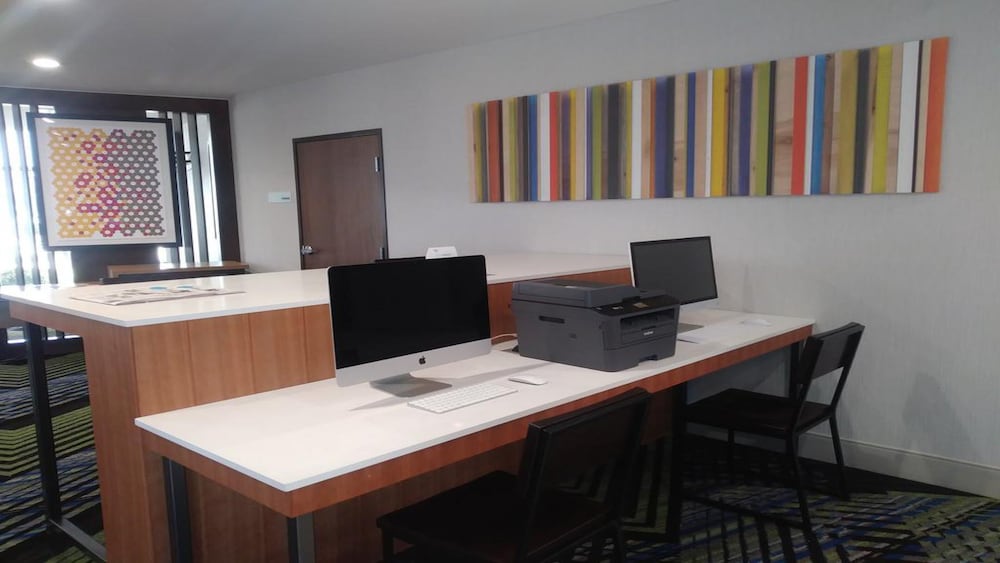 Holiday Inn Express Hotel & Suites Mount Pleasant by IHG - photo 36