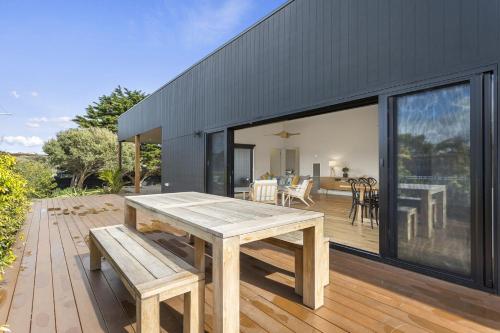Yaringa St Andrews — 4-Star Luxury Hotel in Saint Andrews Beach, Australia