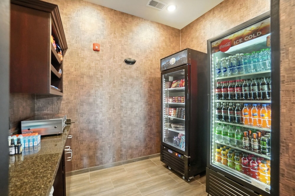 Cobblestone Hotel & Suites Bellefontaine - photo 72