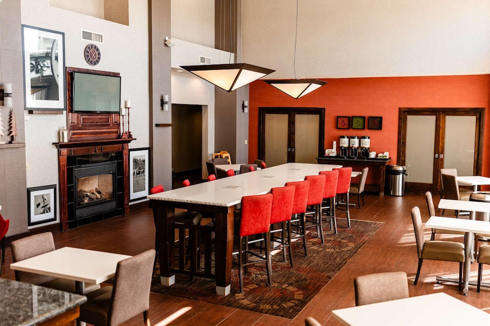 Hampton Inn & Suites Scottsbluff Conference Center - photo 3