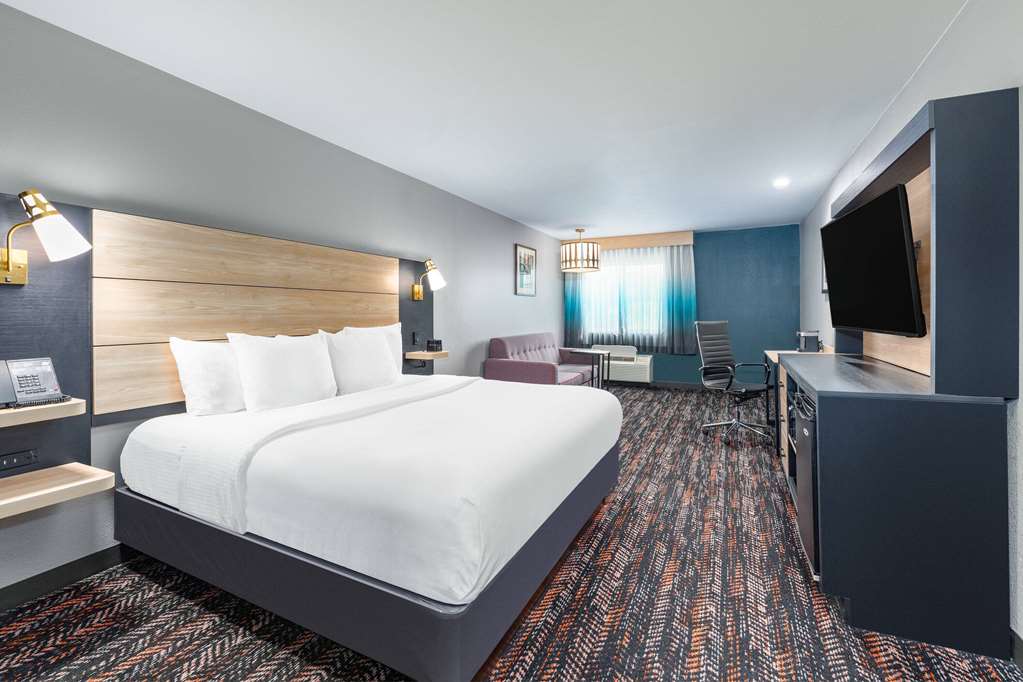 La Quinta Inn & Suites by Wyndham Woodway Waco South - photo 24