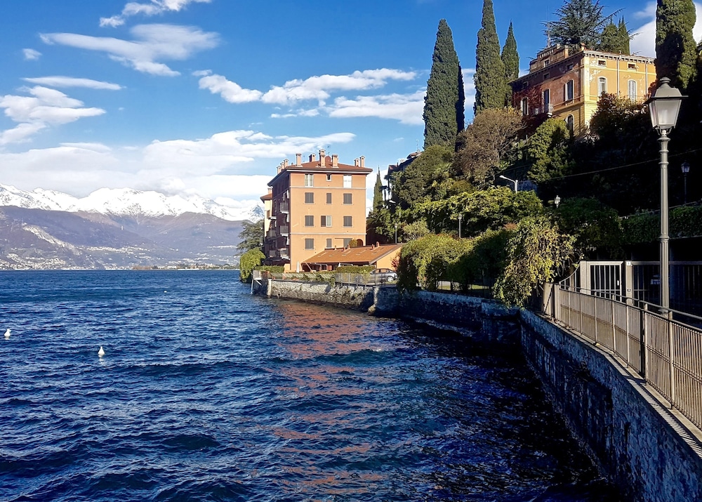 Luxury Cottage by Design Studio — 4-Star Luxury Hotel in Bellano, Italy