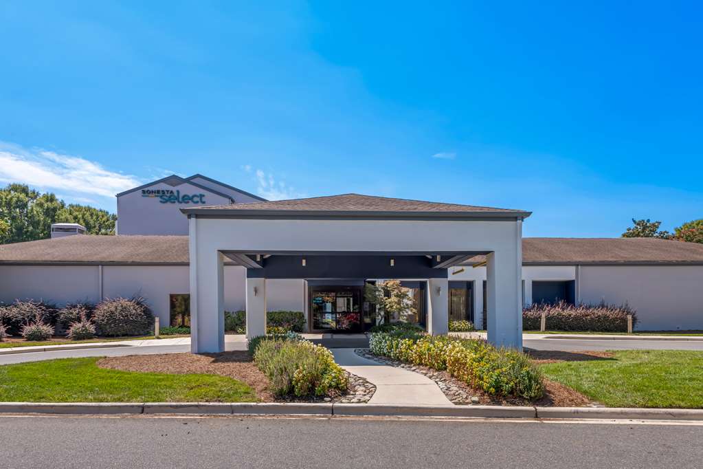 Sonesta Select Charlotte University Research Park - photo 2